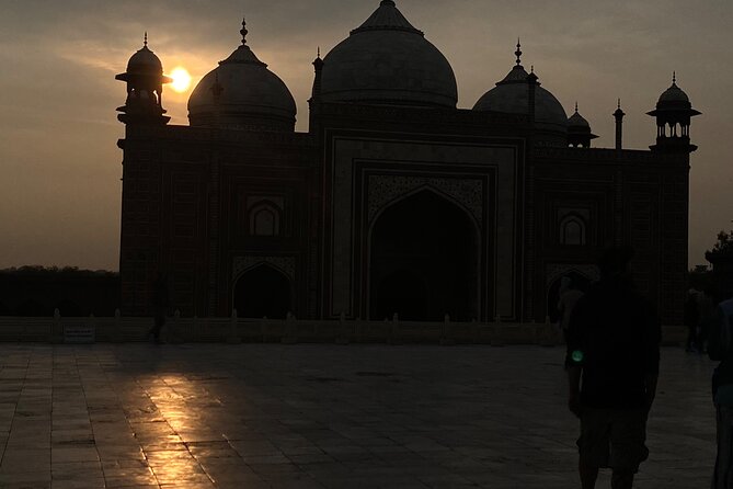Myth Busting Tour of History in Taj Mahal