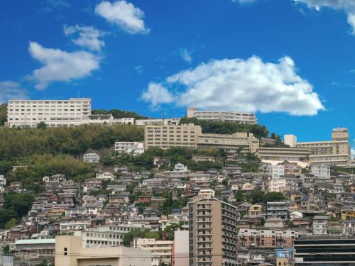 Nagasaki Nisshokan - Location and Accessibility