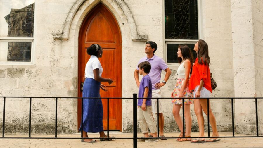 Nassau: Bites and Sites Food and Cultural Walking Tour