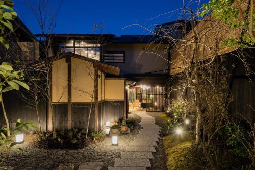 Nazuna Kyoto Gosho - Overview and Location