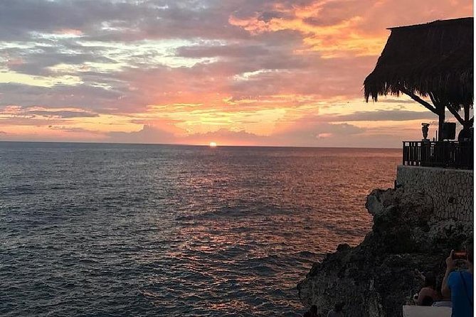 Negril Beach, Shopping, and Sunset at Ricks Café From Negril