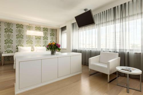 NH Amsterdam Zuid - Location and Accessibility