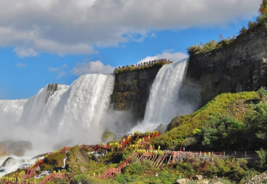 Niagara Falls: US & Canada Full-Day Tour & Lunch