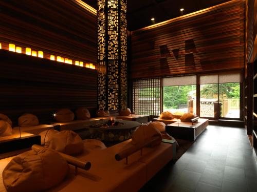 Niseko Konbu Onsen Tsuruga Moku-no-sho - Scenic Location and Proximity