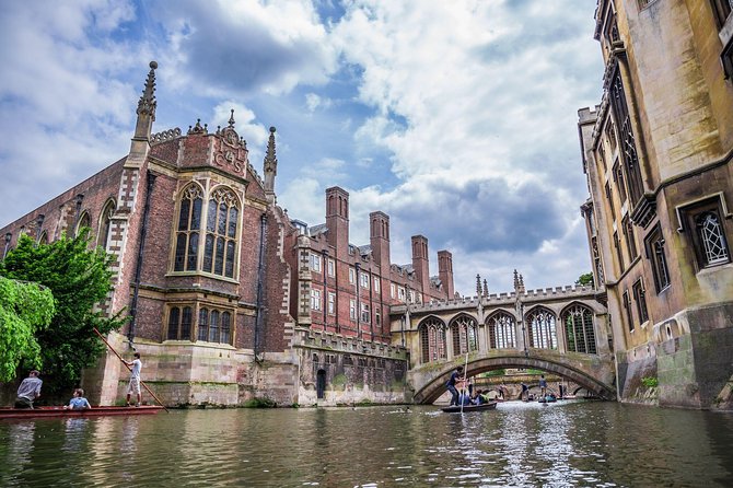 Oxford, Cotswolds and Stratford-Upon-Avon With Traditional Christmas Lunch