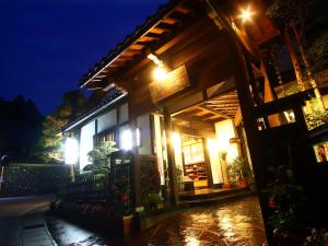 Oyado Yamakyu - Picturesque Location and Accessibility