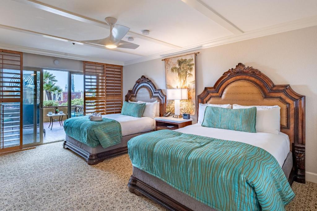 Pacific Terrace Hotel Review