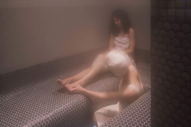 Pamper Your Feet With Foot Bath and Reflexology Massage