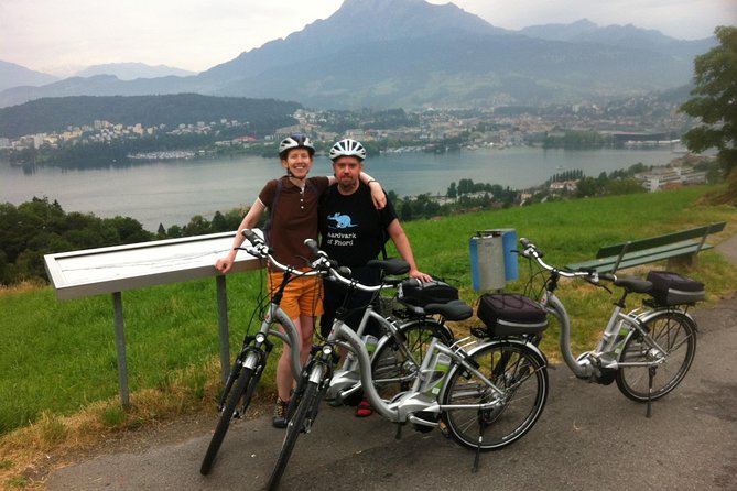 Panoramic E-Bike Tour With a Lake Cruise