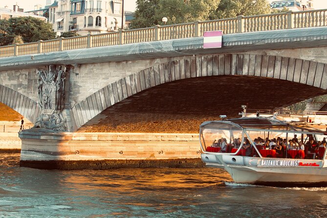 Paris: 1 Hour Seine River Cruise Ticket