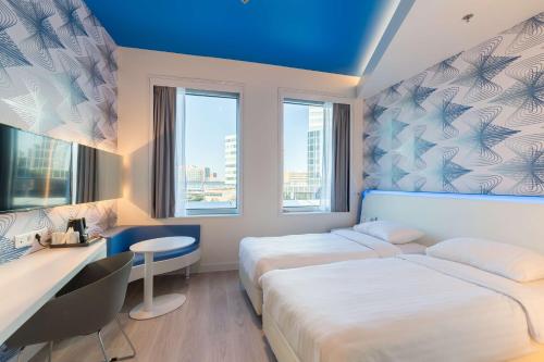 Park Inn by Radisson Amsterdam City West - Hotel Location and Accessibility