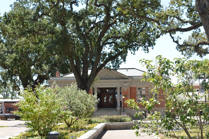 Paso Robles Scavenger Hunt Walking Tour and Game - Tour Highlights