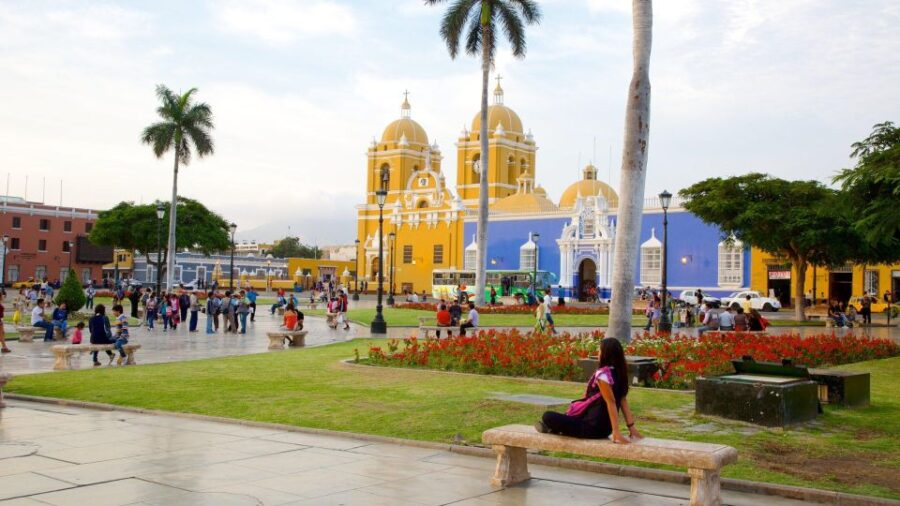 Pedestrian City Tour Around the City of Trujillo