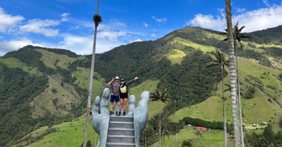 PEREIRA/ARMENIA: PRIVATE TRANSFER TO SALENTO + INDIVIDUAL COCORA VALLEY