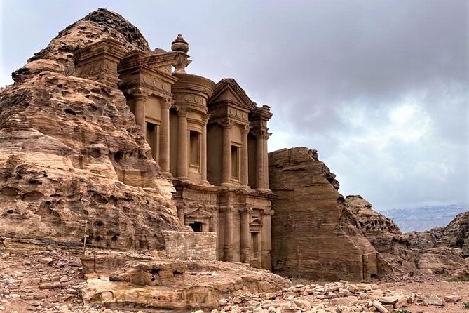 Petra Back Entrance Private Walking Tour | Guide Sami Nawafleh