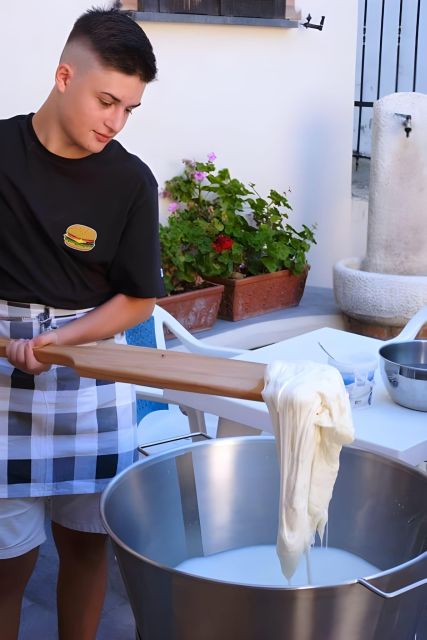 Pianillo: Make Gnocchi, Mozzarella, and Wine Tasting