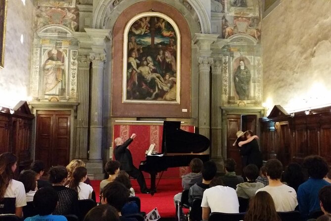 Pizza Dinner and Italian Opera Arias Concert in Florence