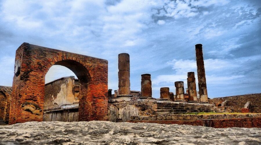 Pompeii: Group Tour With an Archeologist Guide