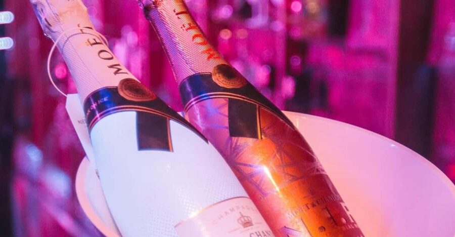 Porto: Birthday Party Offer of a Glass of Champagne or Drink