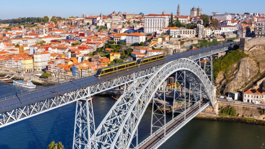 Porto: City Exploration Game and Tour on Your Phone