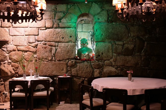 Porto Moonlight Walk and Fado Dinner