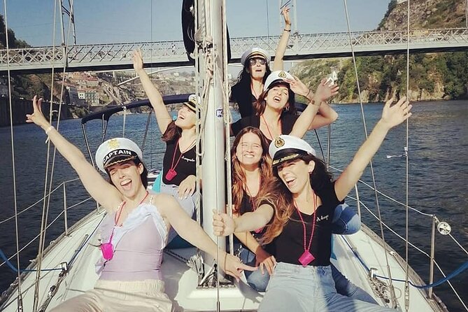 Porto: Single Party on a Charming Sailboat With Welcome Drink