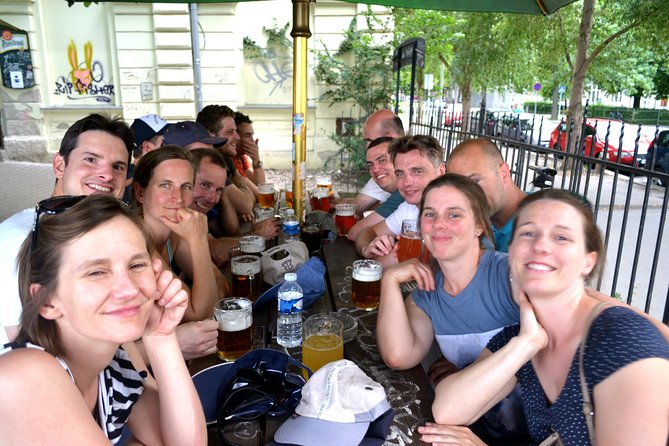 Prague: Sightseeing and Beer Gardens Tasting Tour With Lunch