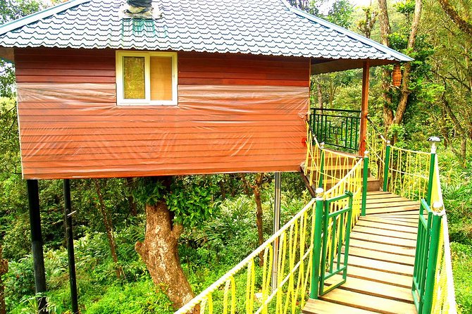 Private 4-Day Tour of Munnar and Aleppey With Houseboat Cruise