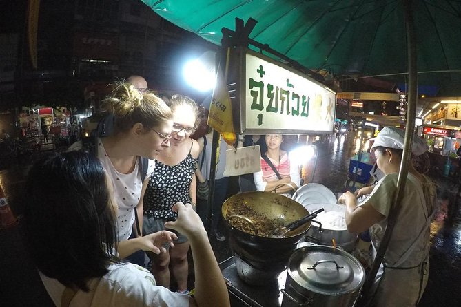 Private – Bangkok TUKTUK Tour by Night Incl. Snack and Cold Drink