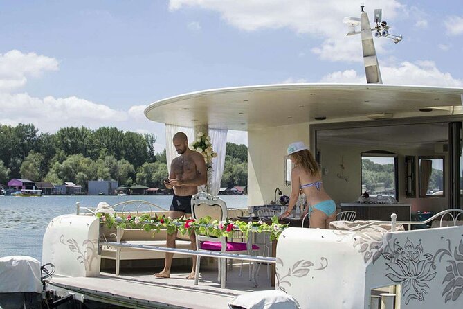 Private Boat Tour in Belgrade - Included Amenities