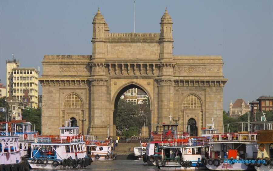 Private City Sightseeing Tour of Mumbai With Car & Guide