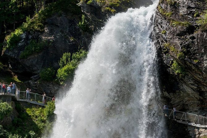 Private Day Tour – Hardangerfjord, Voss Gondol and 4 Great Waterfalls