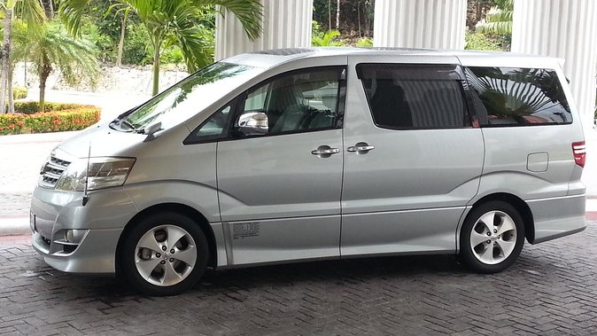 Private Departure Transfer: Hotel to Kingston International Airport (KIN)