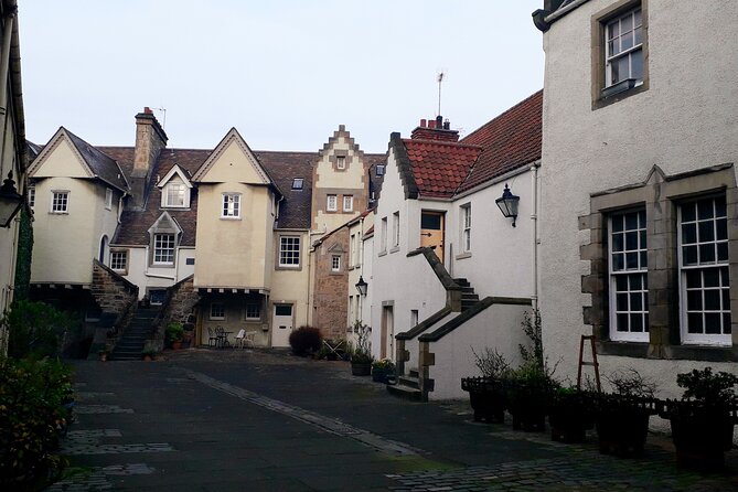 Private Edinburgh Old Town History Tour – Close Encounters