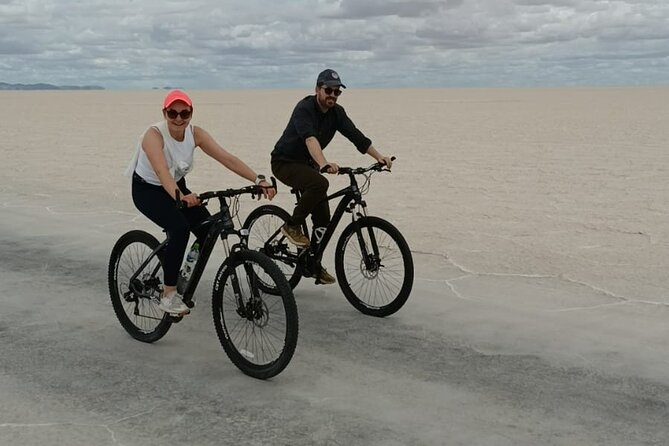 Private Experience Biking in the Uyuni Salt Flats - Exploring the Vast Uyuni Salt Flats