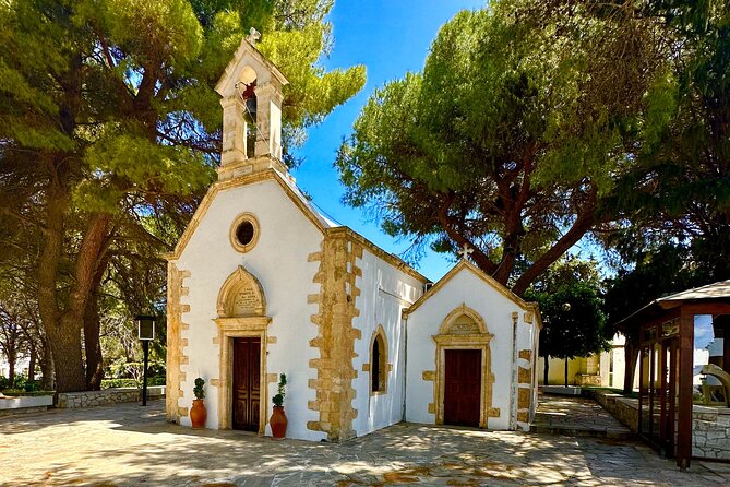 Private Family Tour to Akrotiri Attractions