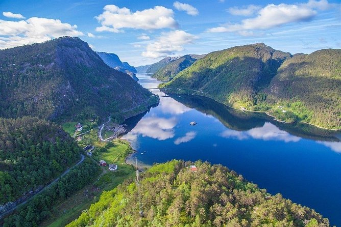 Private Fjordcruise by Luxury Pontoon Boat – Bergen Fjords
