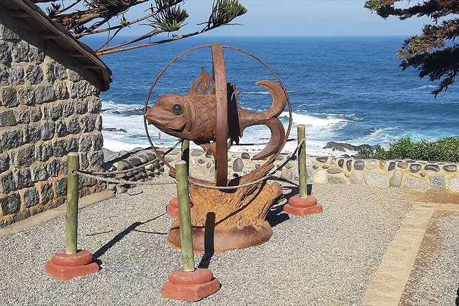 Private Full-Day Cultural Tour: Isla Negra, Pomaire and Undurraga Vineyard