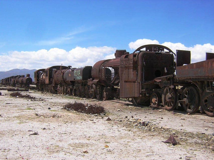 Private Full-Day Tour to Salar De Uyuni and Lunch