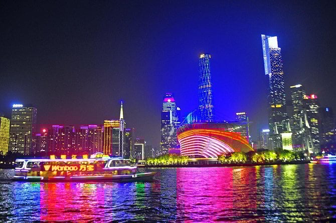 Private Guangzhou Night Tour VIP Cruise and Dim-Sum Dinner Option