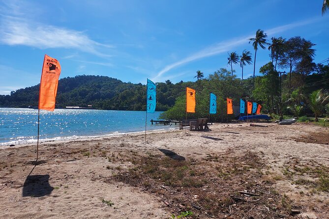 Private Kayak Experience in Bang Bao Bay With Lunch