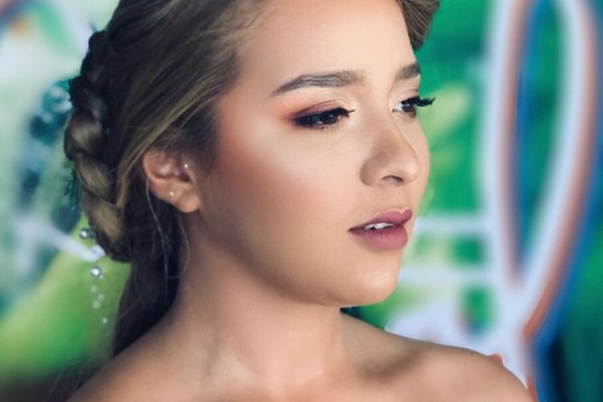 Private Makeup Session With a Local Artist in Grand Cayman