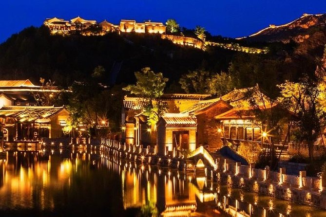 Private Night Tour to Gubei Water Town and Simatai Great Wall With Cable Car