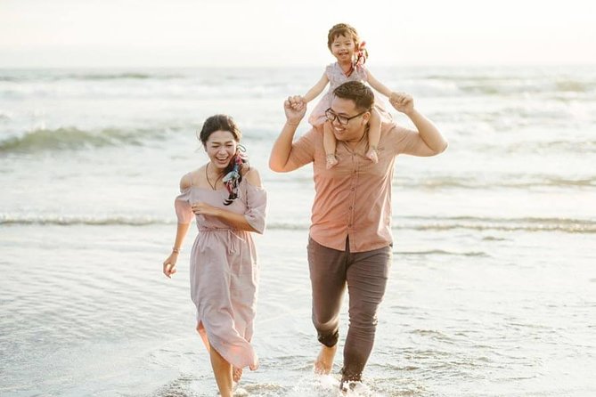 Private Photo Session With a Local Photographer in Sanur