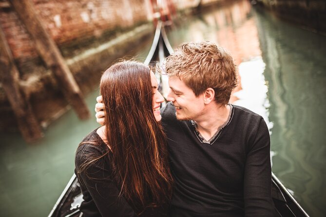 Private Photoshoot on Personal Gondola in Venice