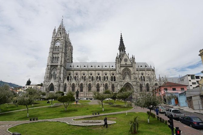 Private Quito City Tour, Equator Line and Pululahua Volcano