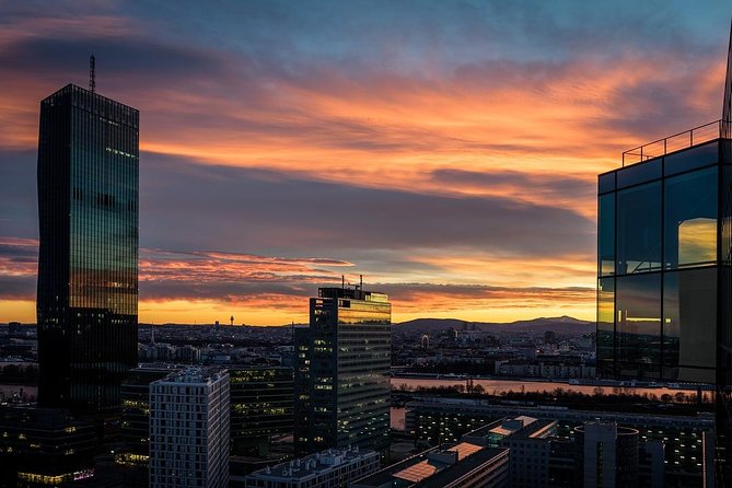 Private Scenic Transfer From Budapest to Vienna With 4h of Sightseeing