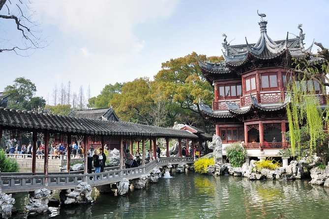 Private Shore Excursion of Zhujiajiao Water Town and Shanghai City Highlights