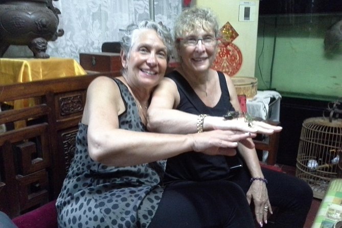 Private Tour-Beijing Hutong Foodie and Seal Carving Experience