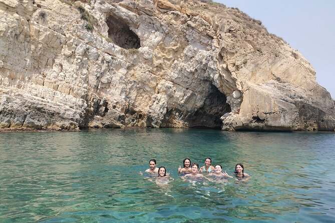 PRIVATE TOUR by Boat of the Sea Caves on the Island of Ortigia